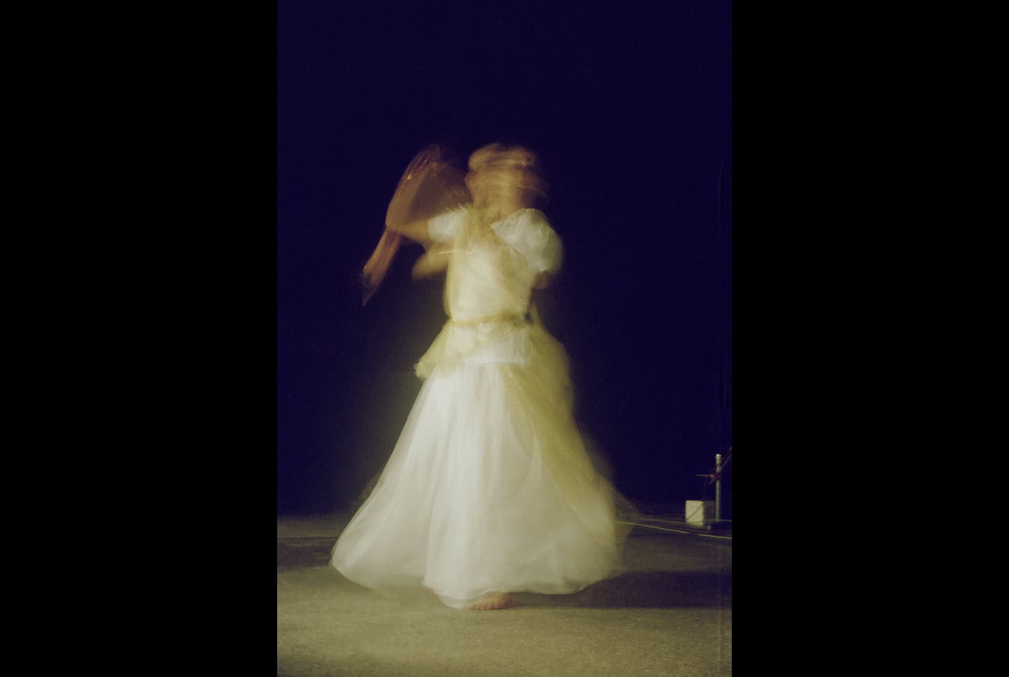 Ambiguous dance. 52x77cm